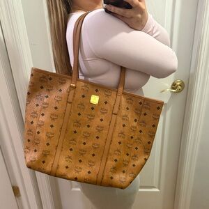 MCM Cognac Toni Top-Zip Shopper In Visetos (Brown/Tan)